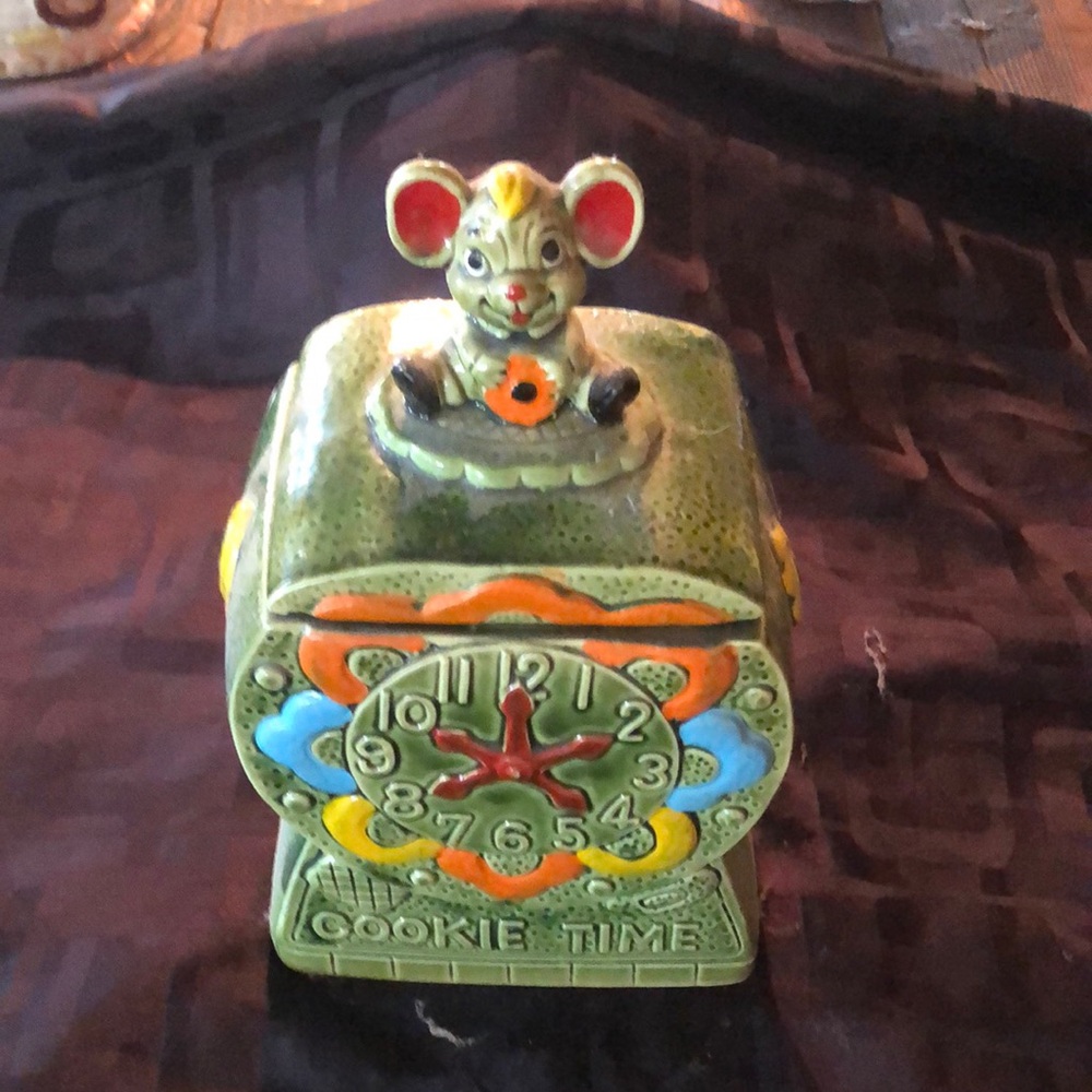 Vintage Cookie Jar with Mouse Design